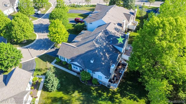 5726 Pinecroft Court 44, Independence Charter Township, MI 48346