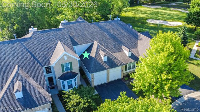 5726 Pinecroft Court 44, Independence Charter Township, MI 48346