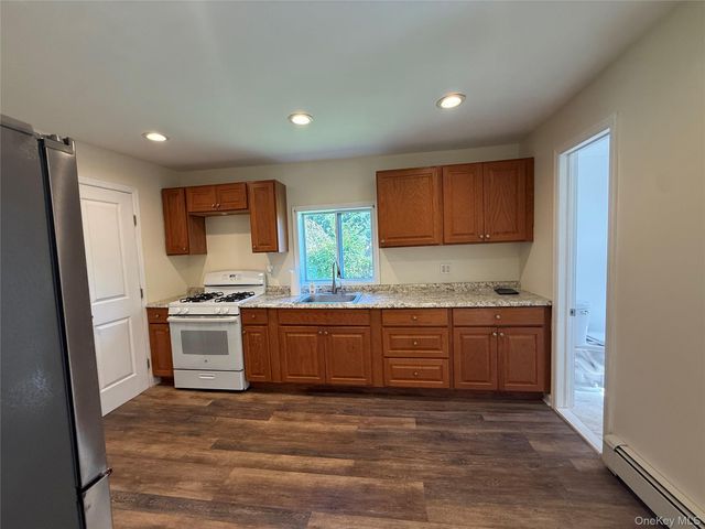 7 Park Avenue, Patchogue, NY 11772