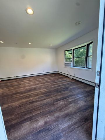 7 Park Avenue, Patchogue, NY 11772