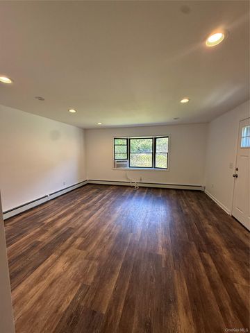 7 Park Avenue, Patchogue, NY 11772