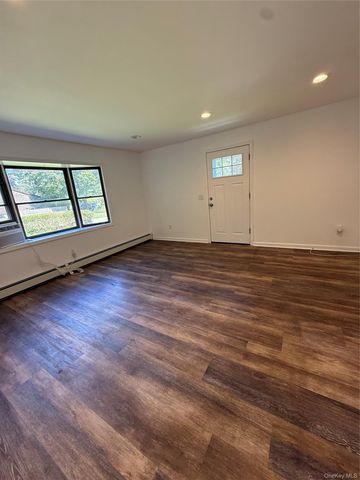 7 Park Avenue, Patchogue, NY 11772