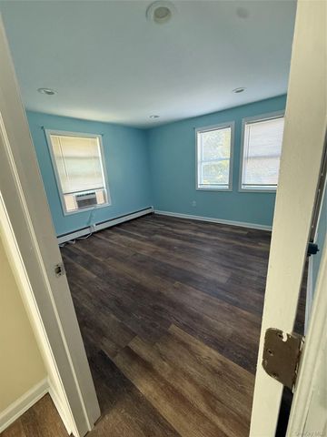 7 Park Avenue, Patchogue, NY 11772