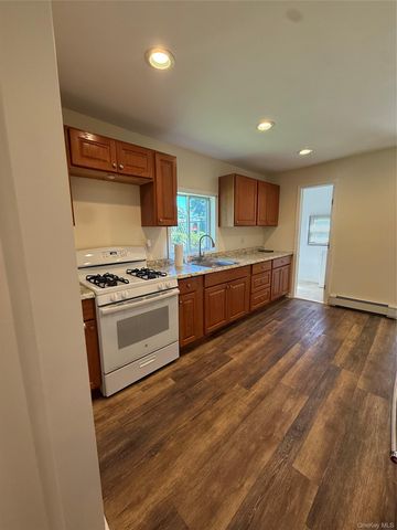 7 Park Avenue, Patchogue, NY 11772