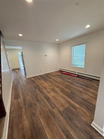 7 Park Avenue, Patchogue, NY 11772