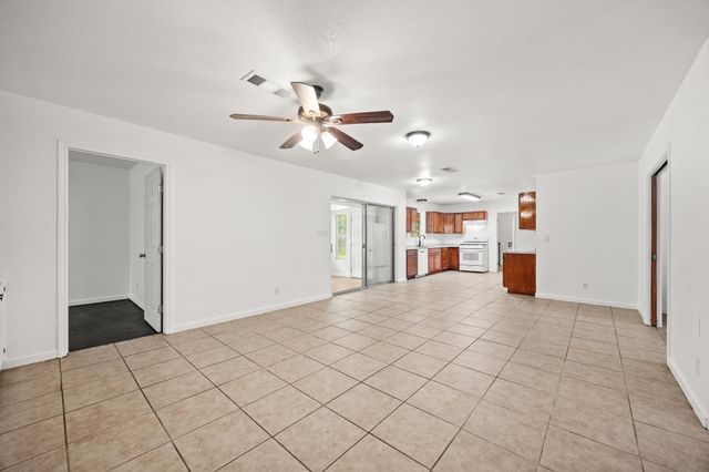 2305 Lathan LN, Taylor, TX 76574