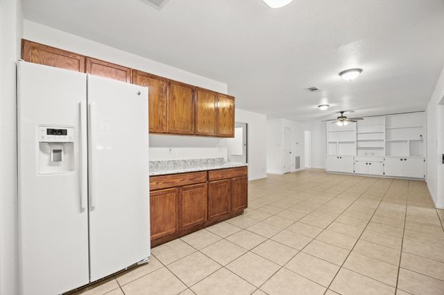 2305 Lathan LN, Taylor, TX 76574