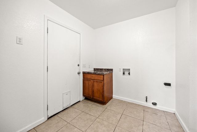 2305 Lathan LN, Taylor, TX 76574