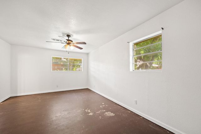 2305 Lathan LN, Taylor, TX 76574
