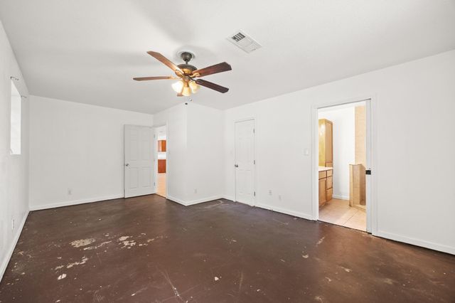 2305 Lathan LN, Taylor, TX 76574
