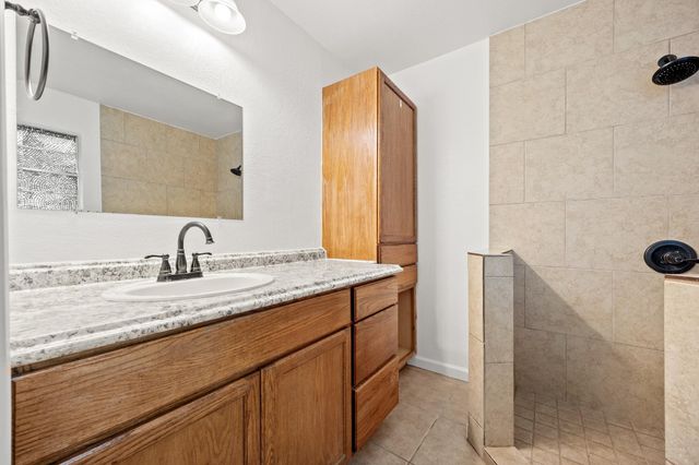 2305 Lathan LN, Taylor, TX 76574