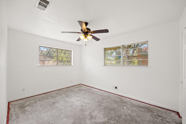 2305 Lathan LN, Taylor, TX 76574