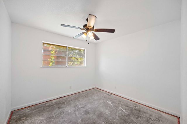 2305 Lathan LN, Taylor, TX 76574