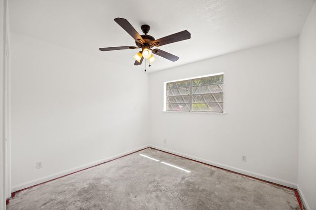 2305 Lathan LN, Taylor, TX 76574