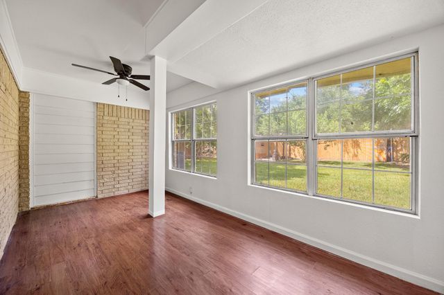 2305 Lathan LN, Taylor, TX 76574