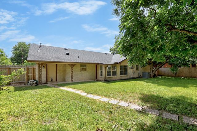 2305 Lathan LN, Taylor, TX 76574