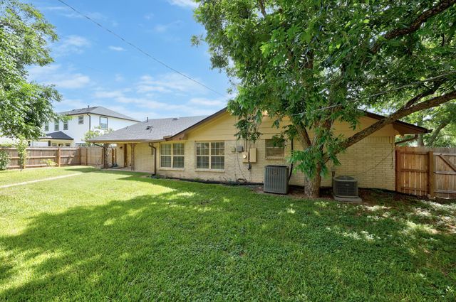 2305 Lathan LN, Taylor, TX 76574