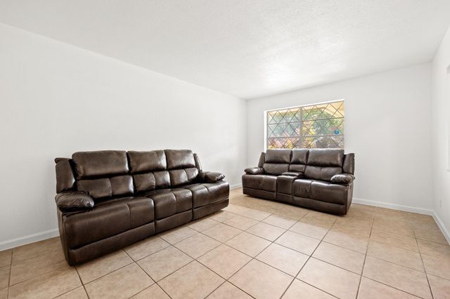 2305 Lathan LN, Taylor, TX 76574