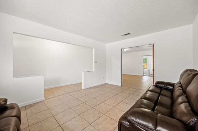 2305 Lathan LN, Taylor, TX 76574