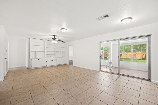 2305 Lathan LN, Taylor, TX 76574