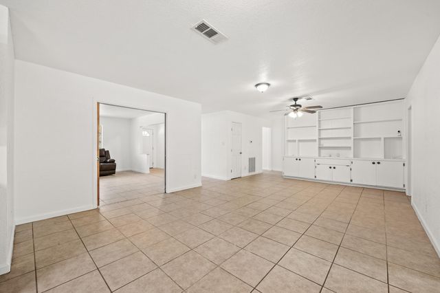 2305 Lathan LN, Taylor, TX 76574