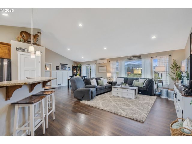 10340 SKYVIEW Rd, Tillamook, OR 97141