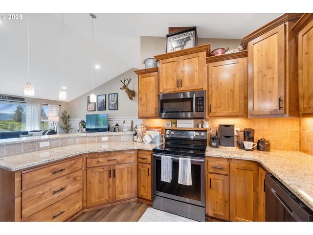 10340 SKYVIEW Rd, Tillamook, OR 97141