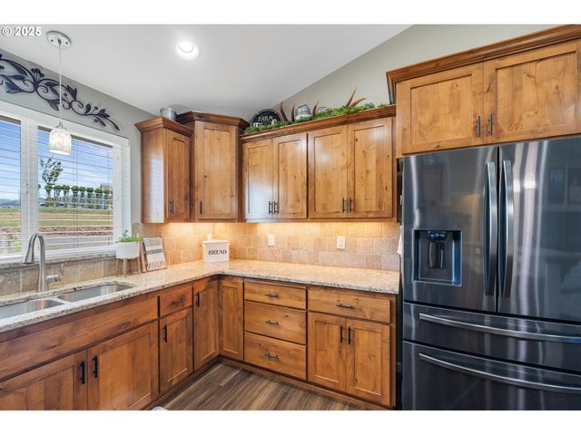 10340 SKYVIEW Rd, Tillamook, OR 97141