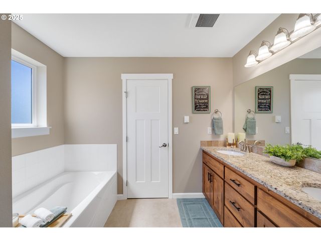 10340 SKYVIEW Rd, Tillamook, OR 97141