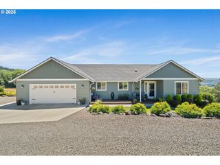 10340 SKYVIEW Rd, Tillamook, OR 97141