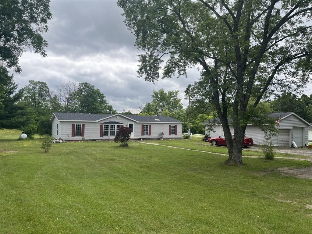 1172 N Greenville Road, Stanton, MI 48888