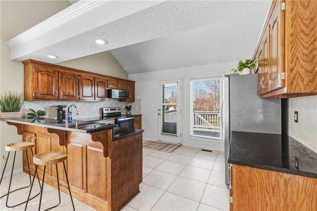 416 SW Stacey Drive, Lee's Summit, MO 64082