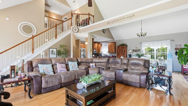 4046 Summit Dr, Greenbrier, TN 37073