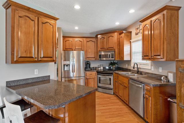 4046 Summit Dr, Greenbrier, TN 37073