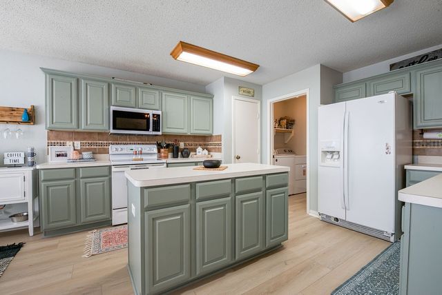 943 Morgan Drive, Burleson, TX 76028