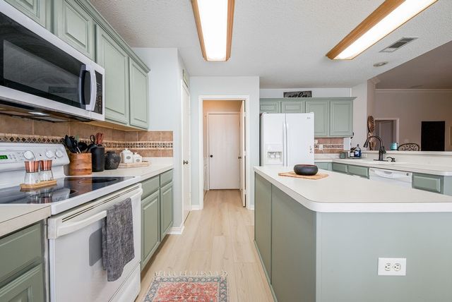 943 Morgan Drive, Burleson, TX 76028