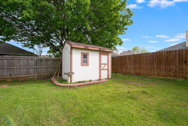 943 Morgan Drive, Burleson, TX 76028
