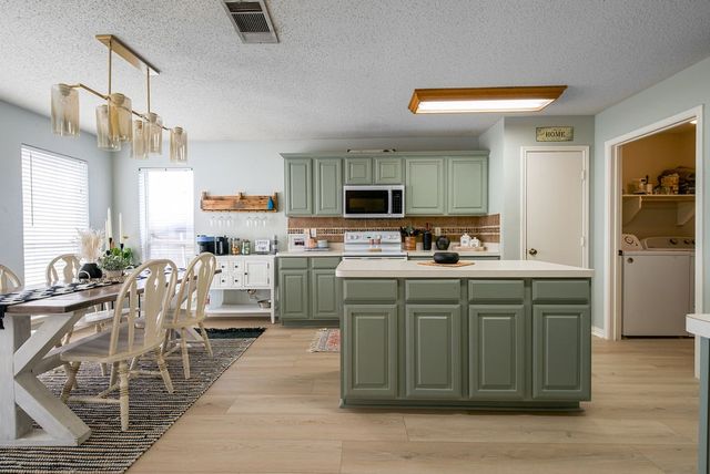 943 Morgan Drive, Burleson, TX 76028