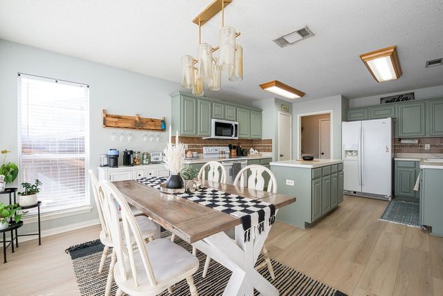 943 Morgan Drive, Burleson, TX 76028