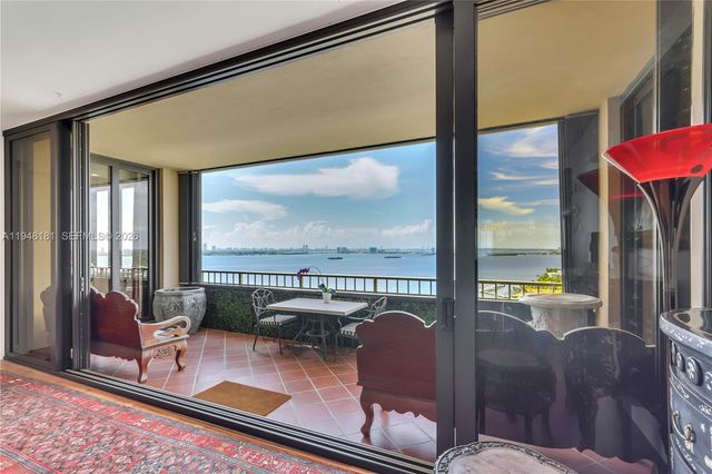 11113 Biscayne Blvd PH8, Miami, FL 33181