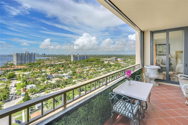 11113 Biscayne Blvd PH8, Miami, FL 33181