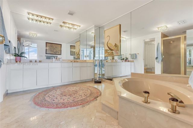 11113 Biscayne Blvd PH8, Miami, FL 33181