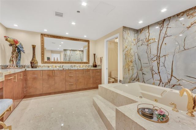 11113 Biscayne Blvd PH8, Miami, FL 33181