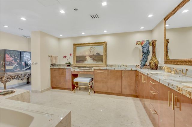 11113 Biscayne Blvd PH8, Miami, FL 33181