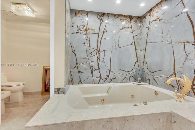 11113 Biscayne Blvd PH8, Miami, FL 33181