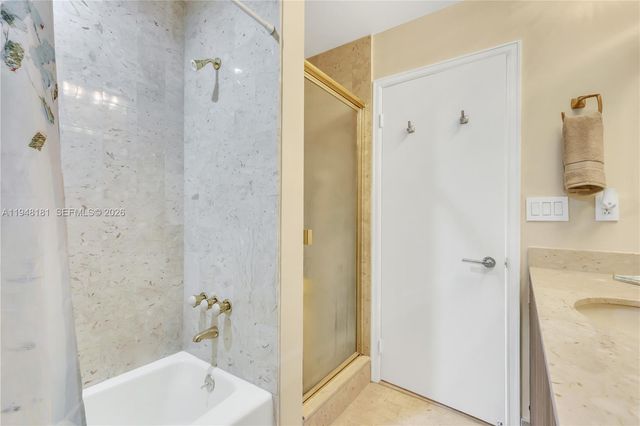 11113 Biscayne Blvd PH8, Miami, FL 33181