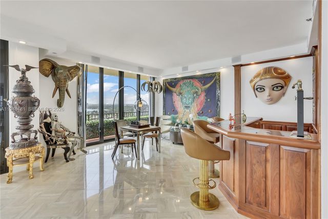 11113 Biscayne Blvd PH8, Miami, FL 33181