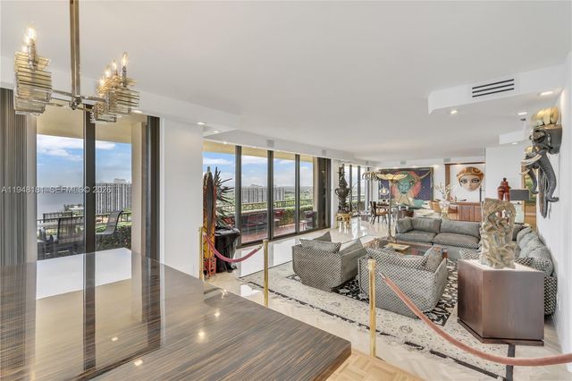 11113 Biscayne Blvd PH8, Miami, FL 33181