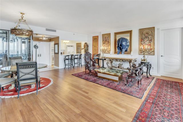 11113 Biscayne Blvd PH8, Miami, FL 33181