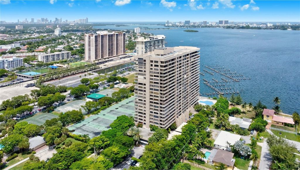 11113 Biscayne Blvd PH8, Miami, FL 33181